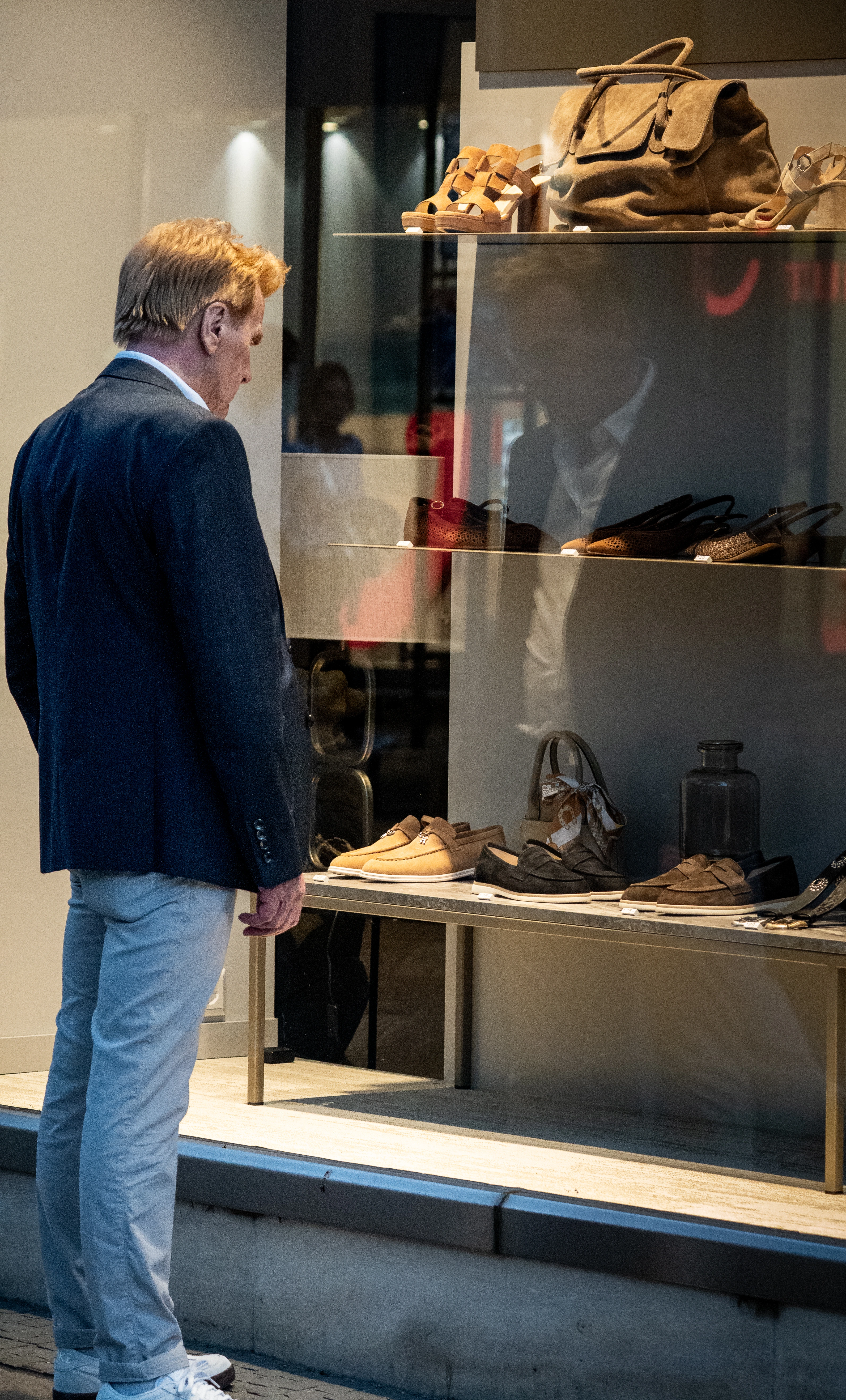 Fernando fotografiert die Umgebung eines Kunden für die digitale Präsenz