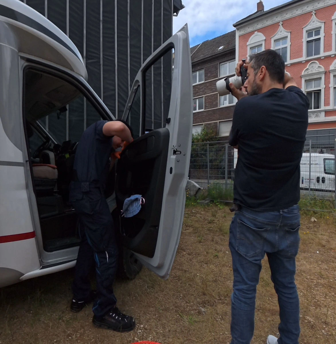 Fernando Stepien fotografiert einen Kunden während eines echten Projekts